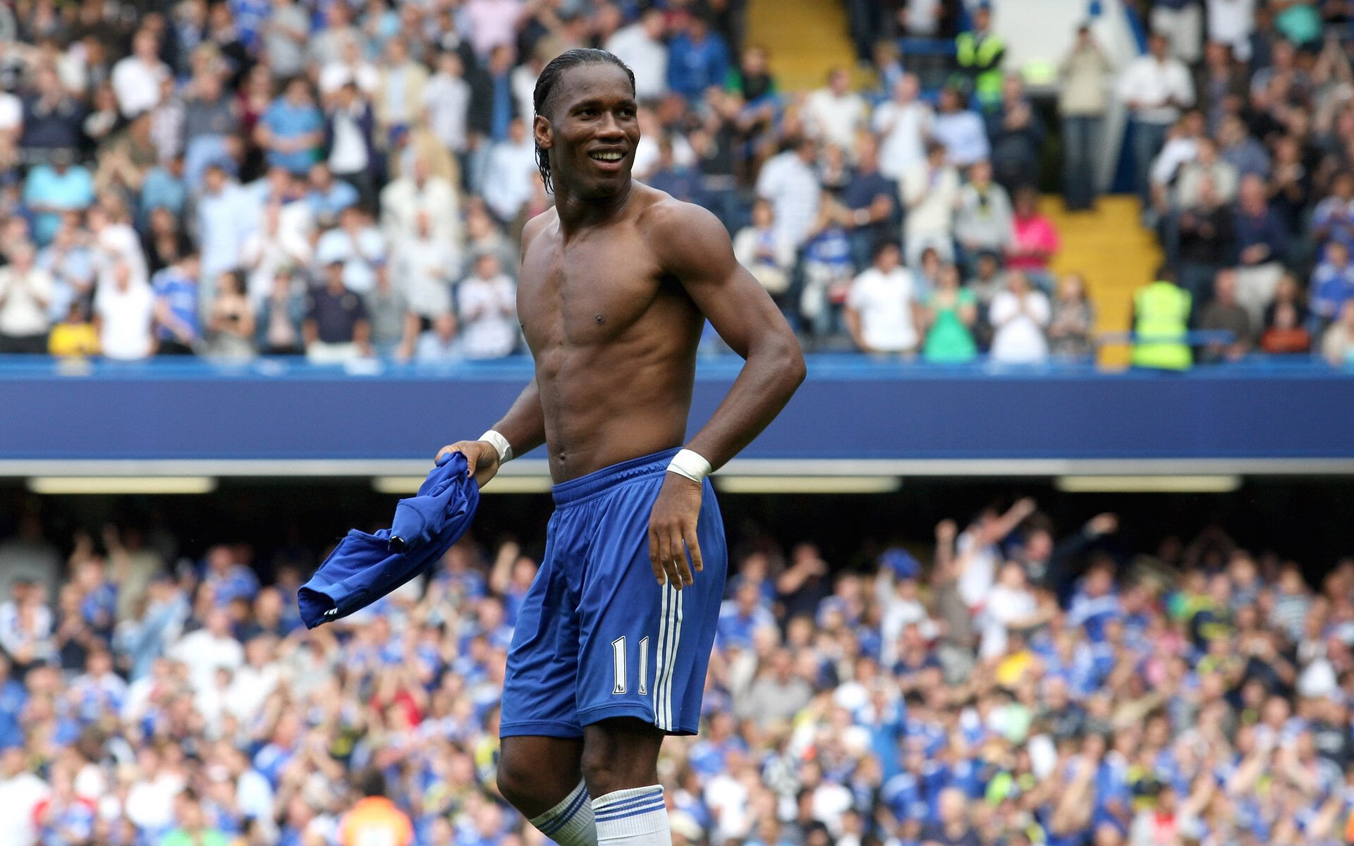 法国球员荣膺最佳防守球员称号，实力备受认可，法国足球防守